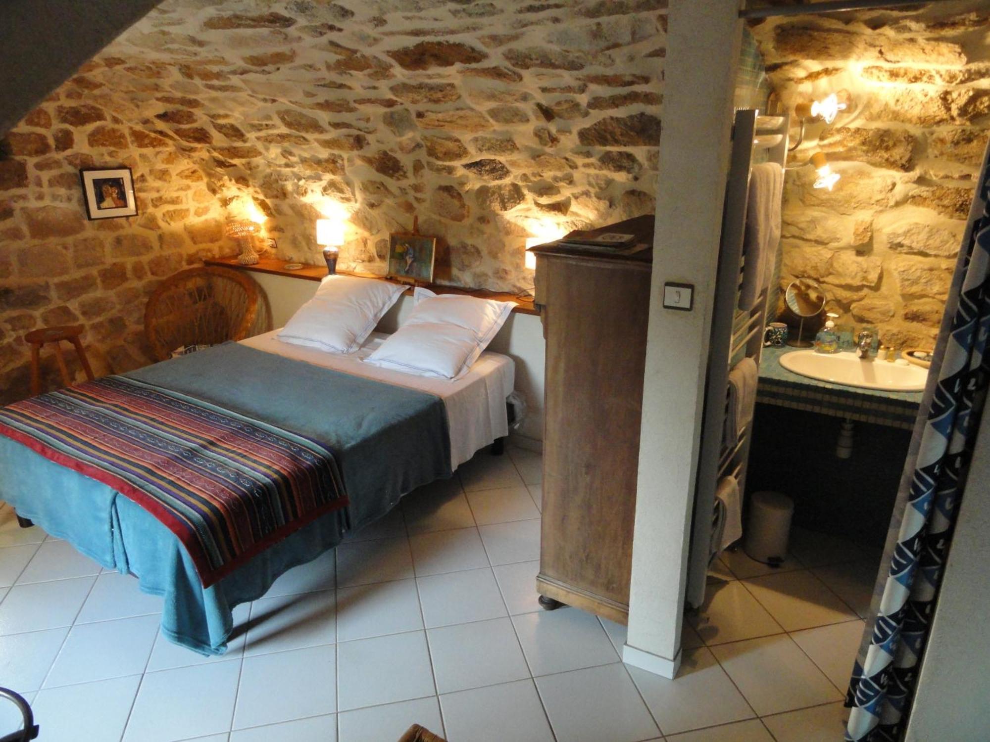 Chambre D'Hotes Au Creux Du Chambon ジョワイユーズ 部屋 写真